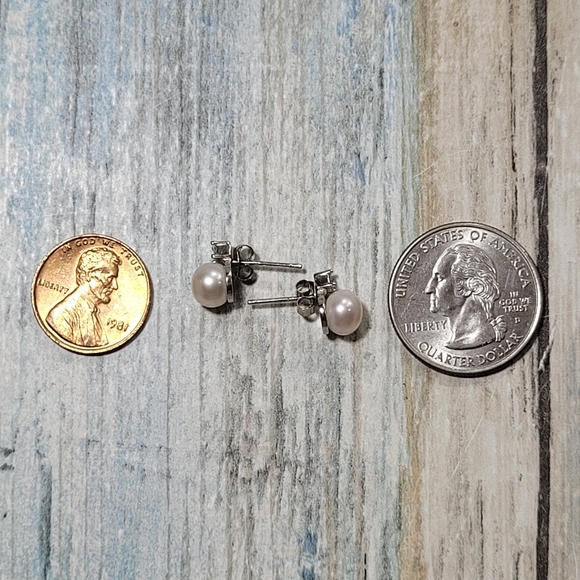 925 Pearls Earrings. - Picture 8 of 9